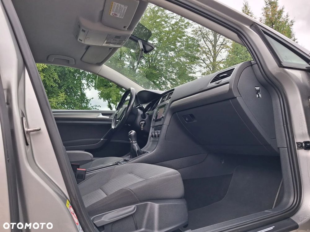 Volkswagen Golf - 24