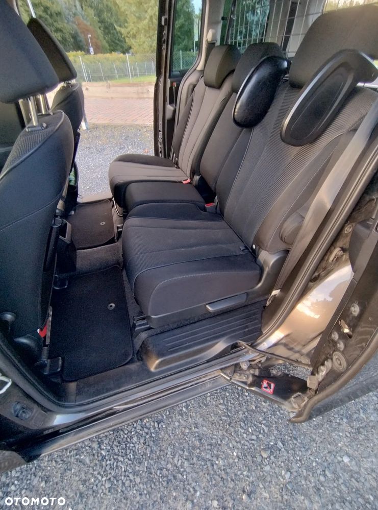 Mazda 5 2.0 Navi + - 11