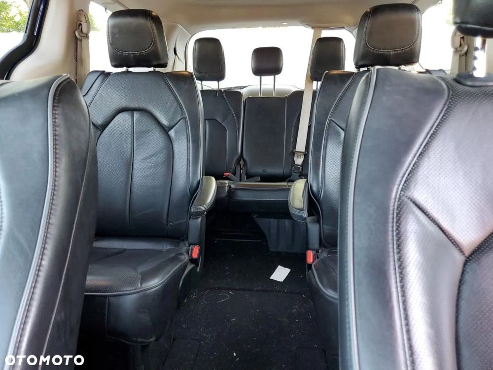 Chrysler Pacifica - 9