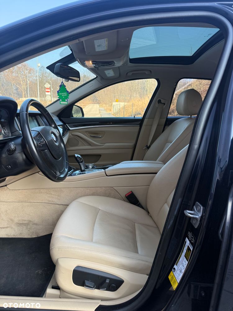 BMW Seria 5 528i xDrive Sport-Aut Luxury Line - 9
