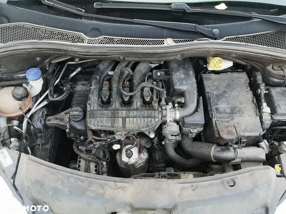 Peugeot 208 - 13