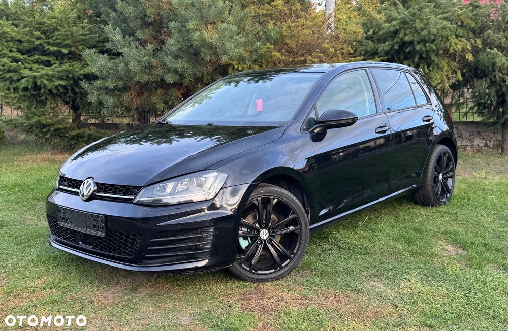 Volkswagen Golf - 1