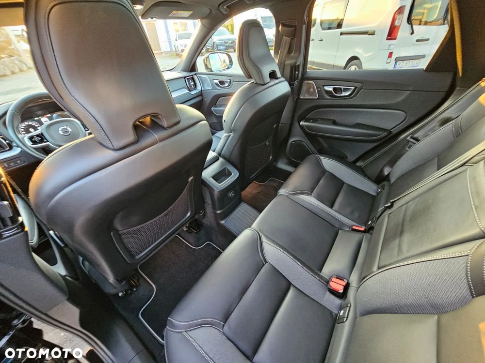 Volvo XC 60 T6 Plug-In Hybrid AWD R-Design - 31