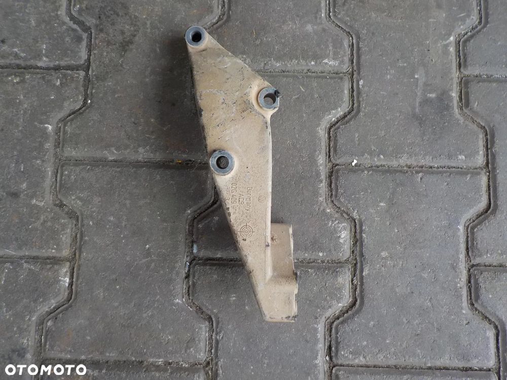 VW T4 2.5 TDI 102KM UCHWYT WSPORNIK ŁAPA PÓŁOŚI SKRZYNI BIEGÓW - 1
