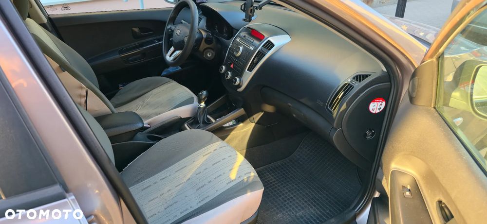Kia Ceed 1.6 Crdi S Euro2012 - 4