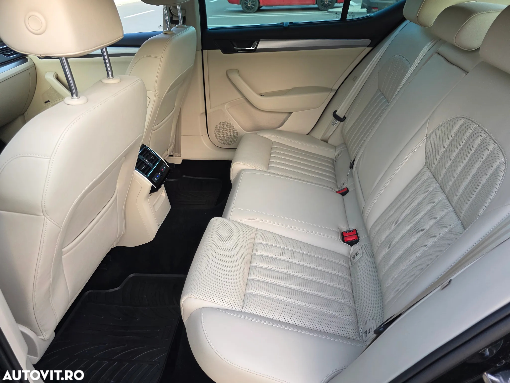 Skoda Superb 2.0 TDI DSG Style - 11
