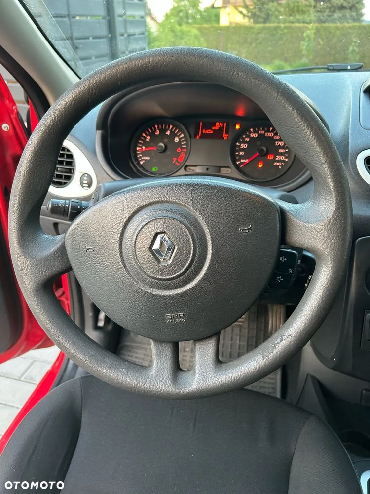 Renault Clio 1.2 16V 75 Expression - 9