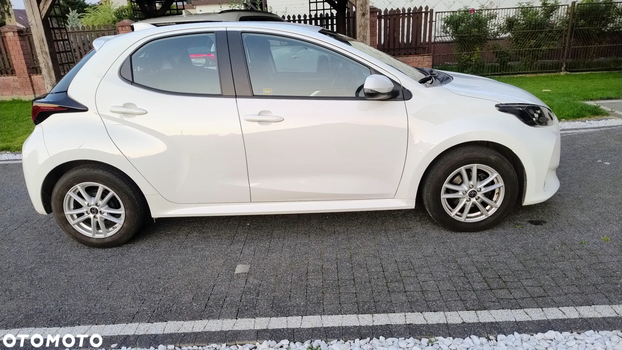 Toyota Yaris ver-1-5-comfort - 3