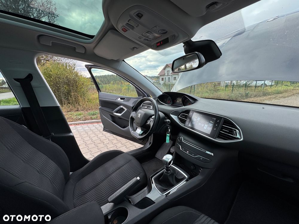 Peugeot 308 SW 1.2 PureTech Allure S&S - 11