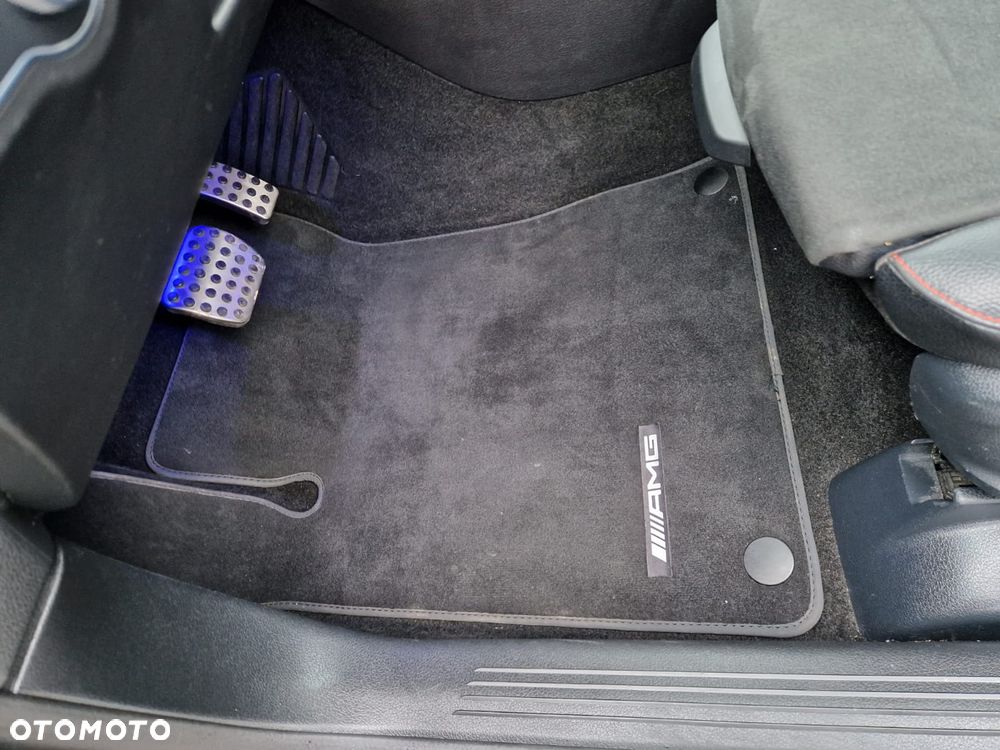 Mercedes-Benz GLA - 30