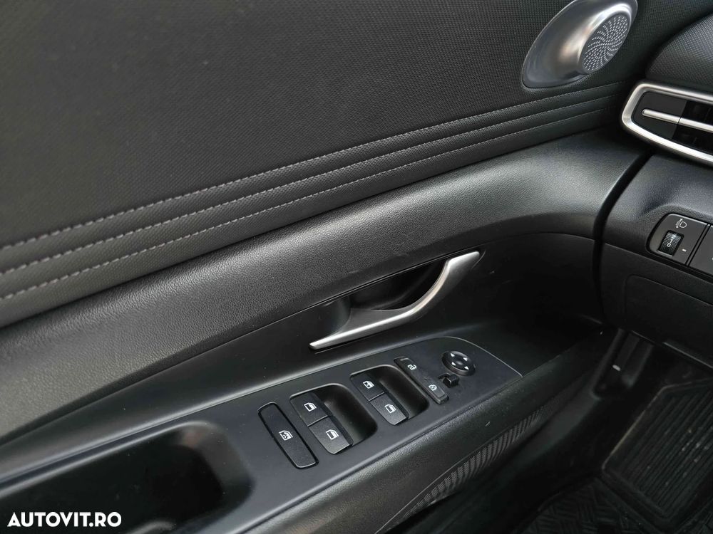 Hyundai Elantra - 17