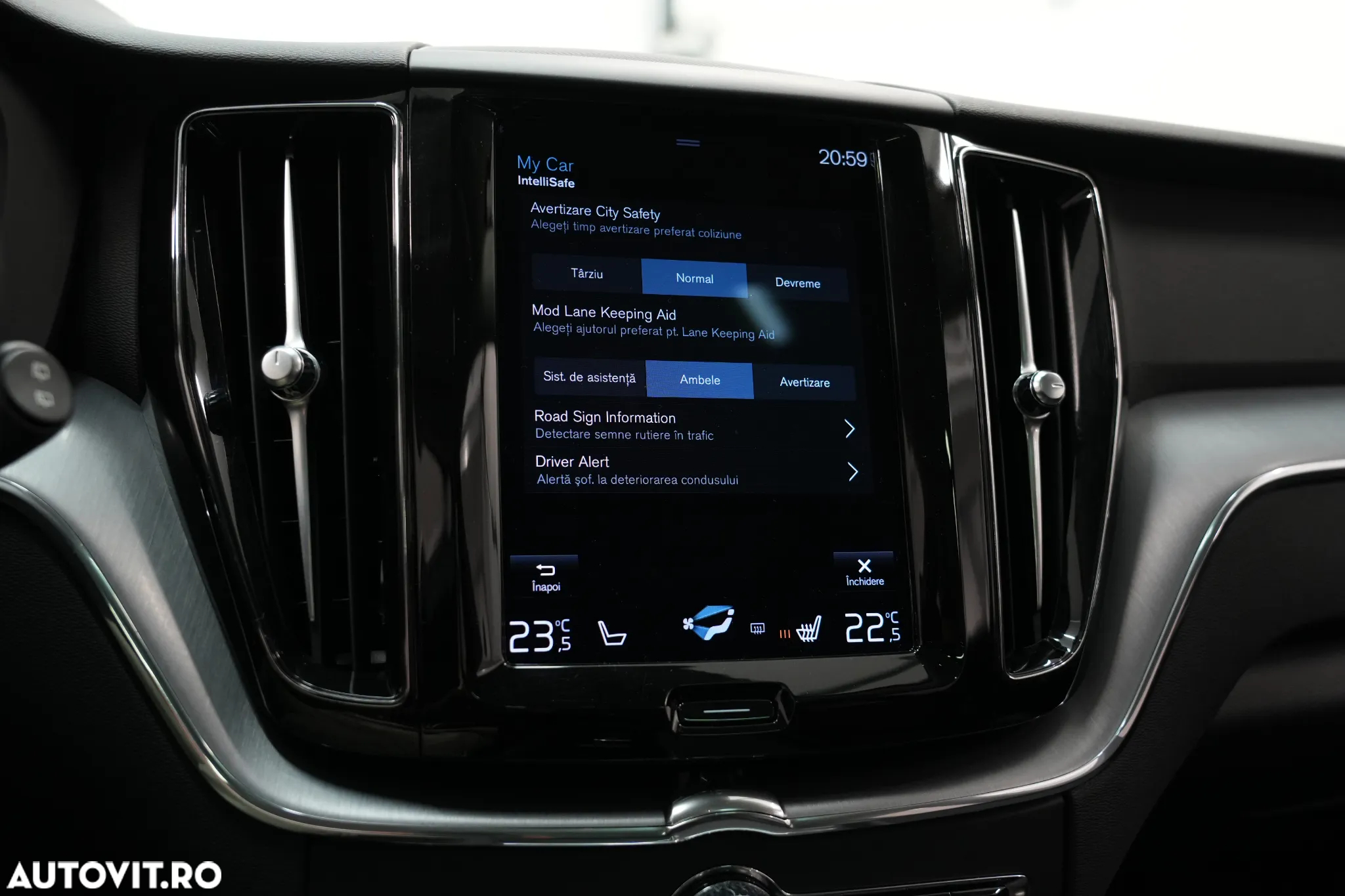Volvo XC 60 B4 D AWD Geartronic Momentum Pro - 31
