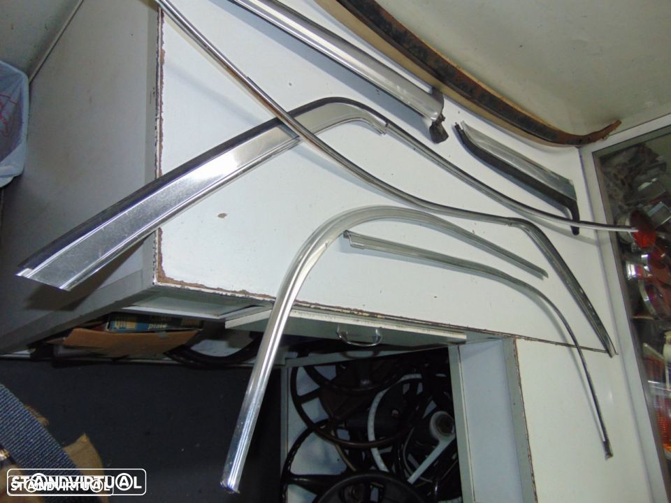 Mercedes W115 - frisos do tejadilho - 1