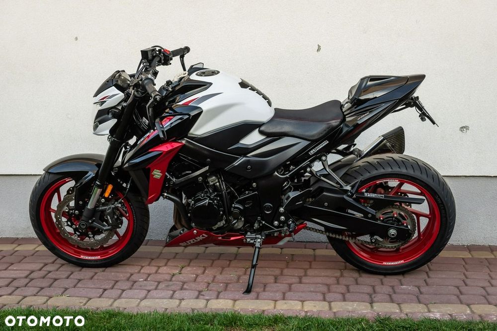 Suzuki GSX - 6