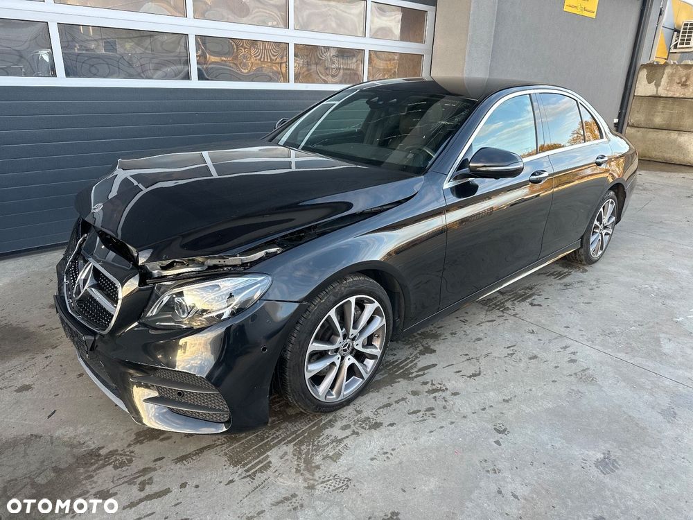 Mercedes-Benz Klasa E 200 4-Matic AMG - 3