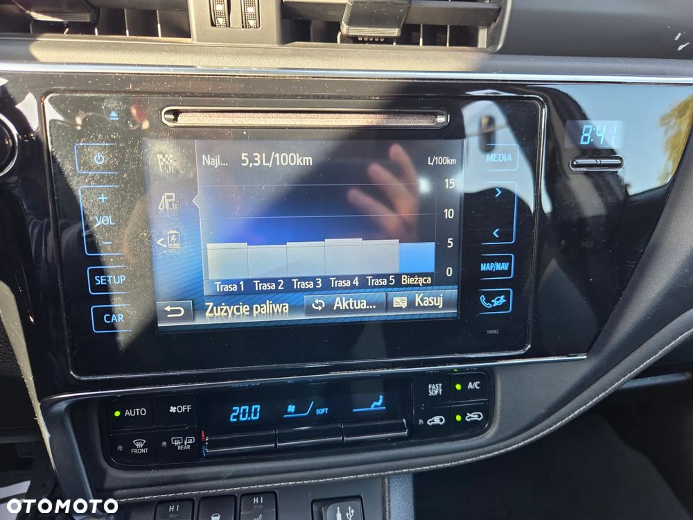 Toyota Auris Hybrid 135 Premium - 28