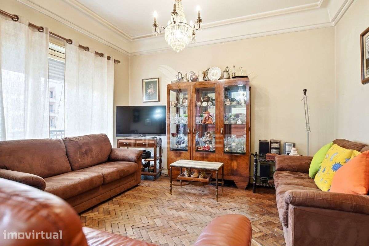 T7 com 198 m² de Potencial e Exclusividade numa das Avenidas Mais E... - Grande imagem: 3/36
