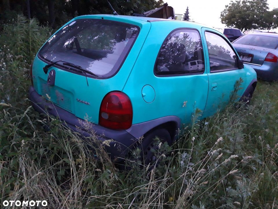 Części  Opel Corsa B 95r 1.2 33kW  Zielona - 3
