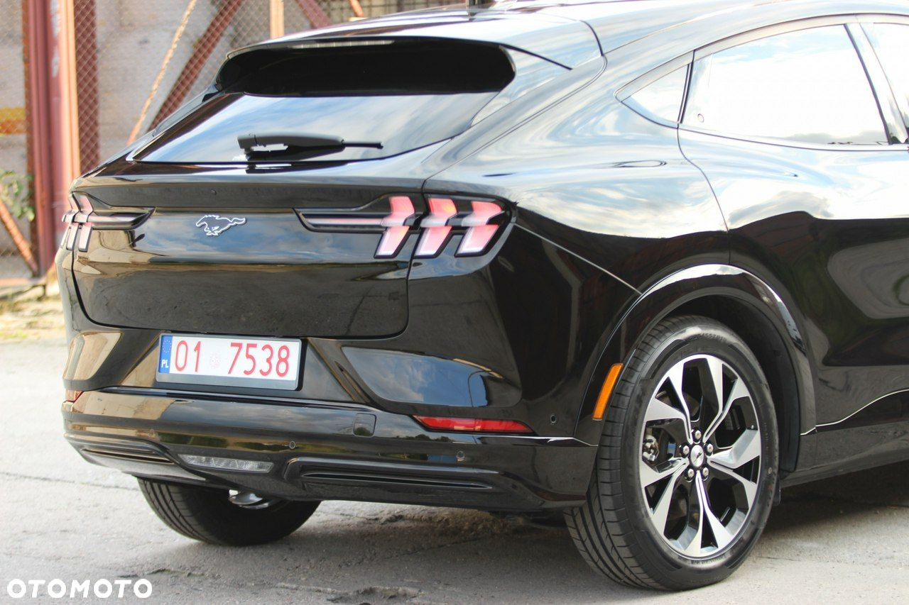 Ford Mustang Mach-E - 12