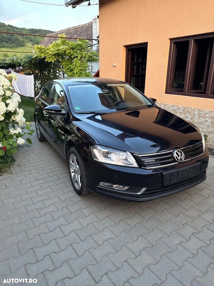 Volkswagen Passat - 1