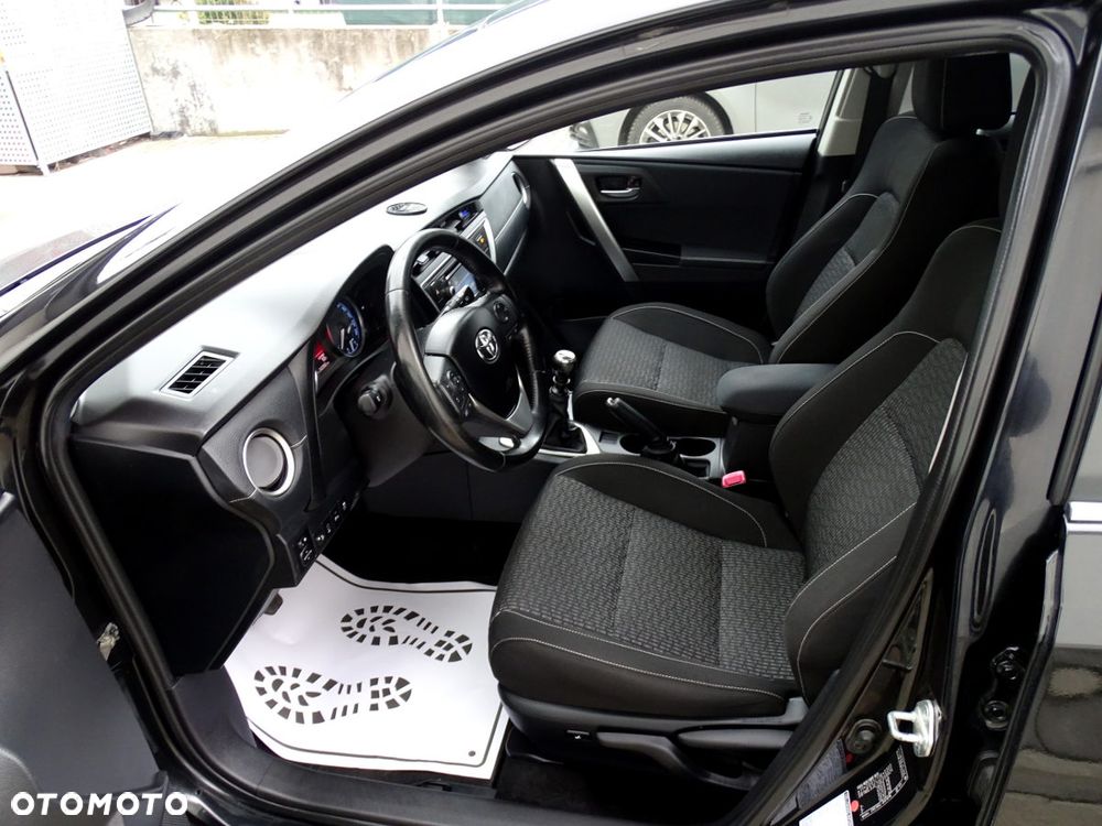 Toyota Auris 1.6 Executive - 11