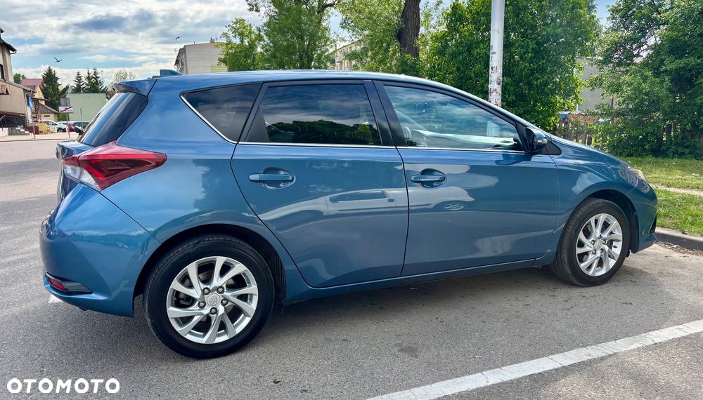 Toyota Auris 1.6 Premium + - 3