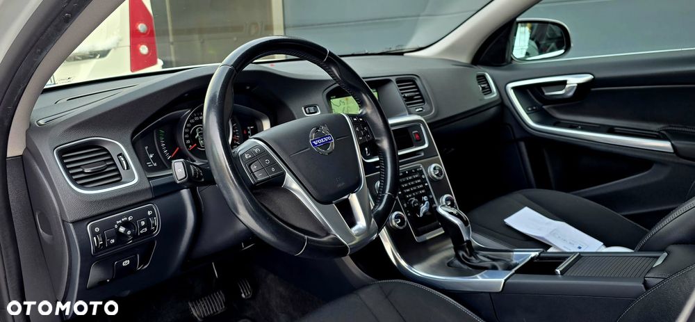 Volvo V60 T3 Momentum - 31
