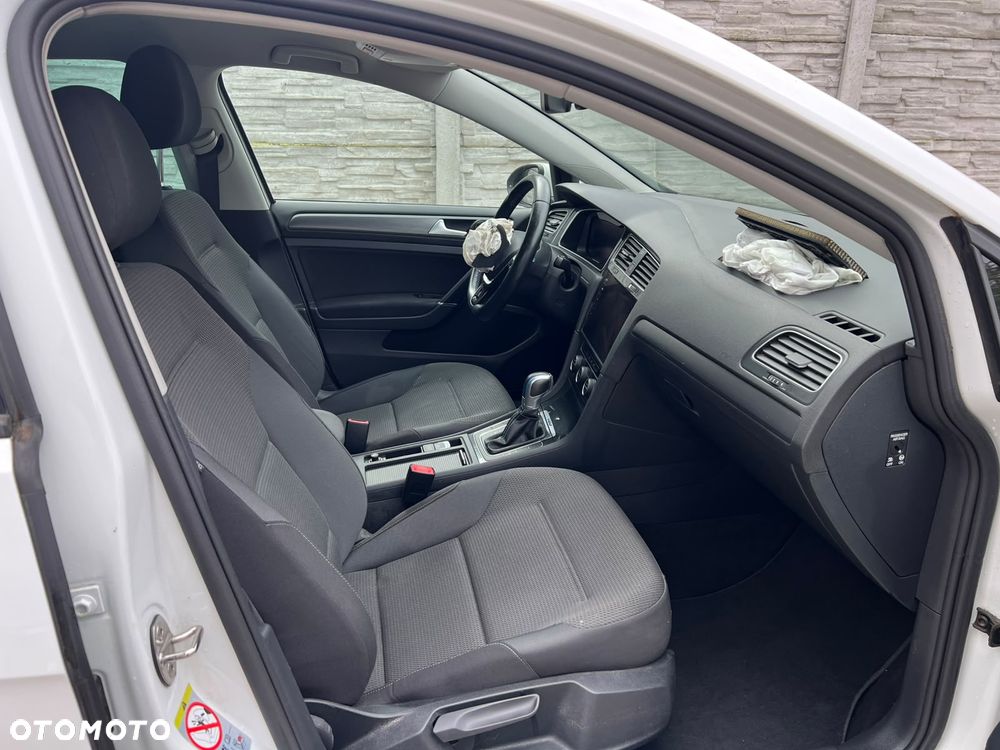 Volkswagen Golf e-Golf - 10