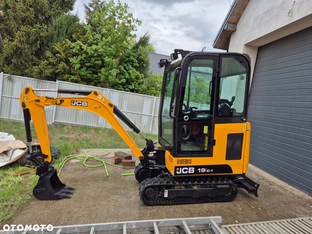 JCB 19c1 - 1