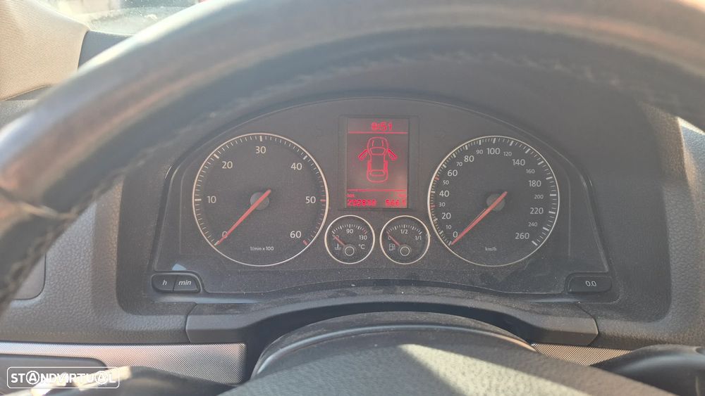 VW Jetta 1.9 TDi Confortline - 8