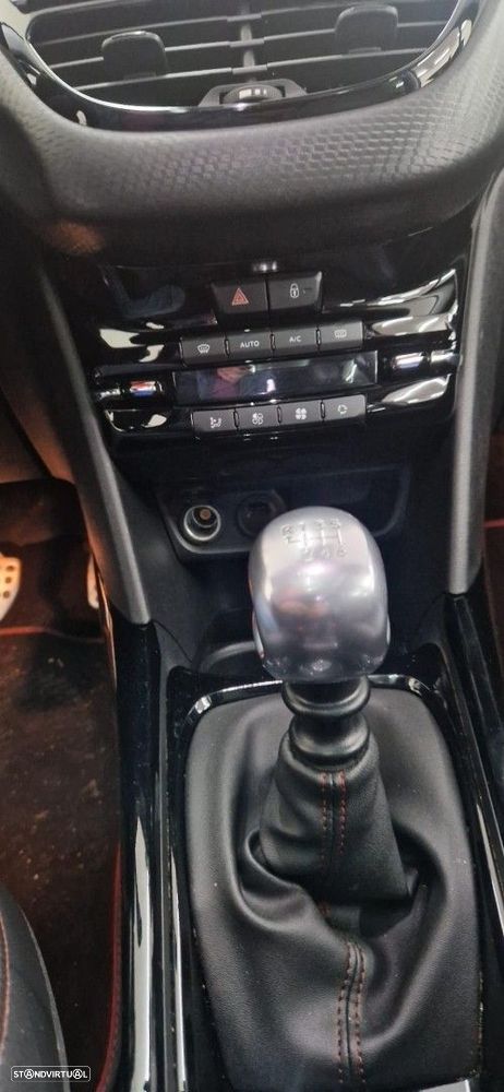 Peugeot 2008 1.2 PureTech GT Line - 6