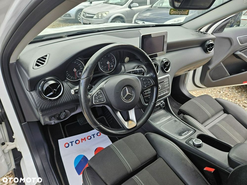 Mercedes-Benz GLA - 8