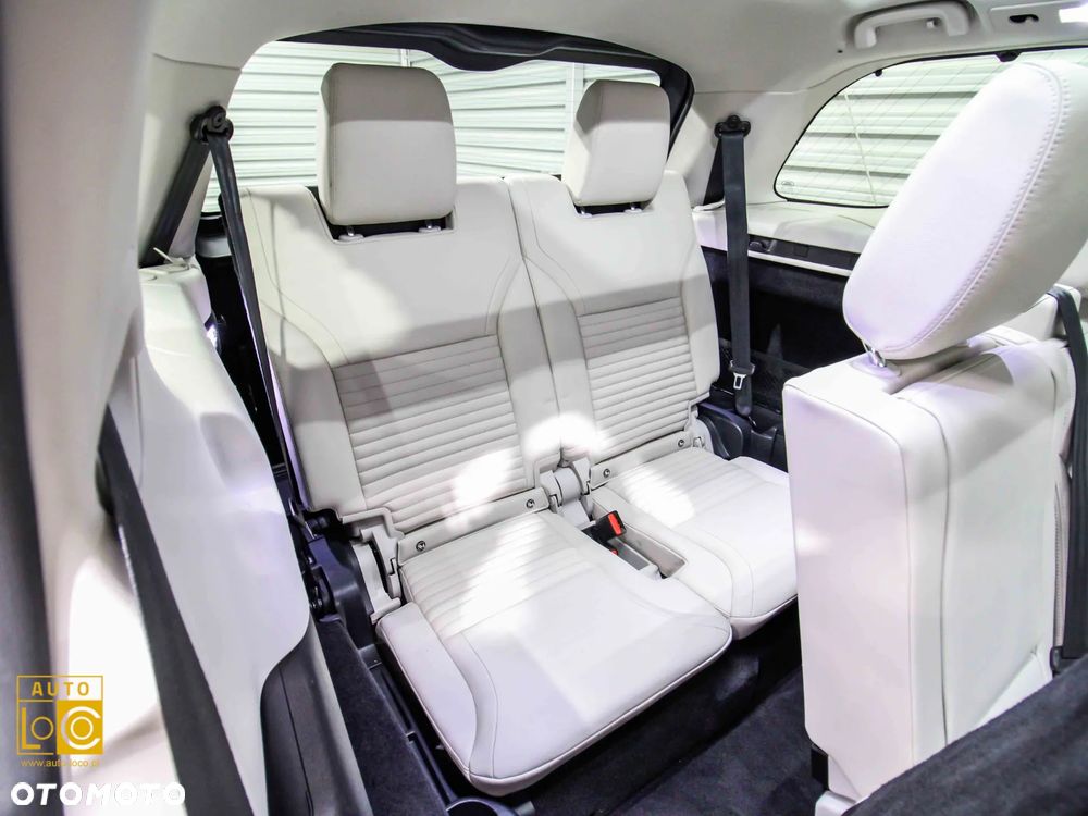 Land Rover Discovery ver-v-3-0-d250-mhev-r--dynamic-hse - 11