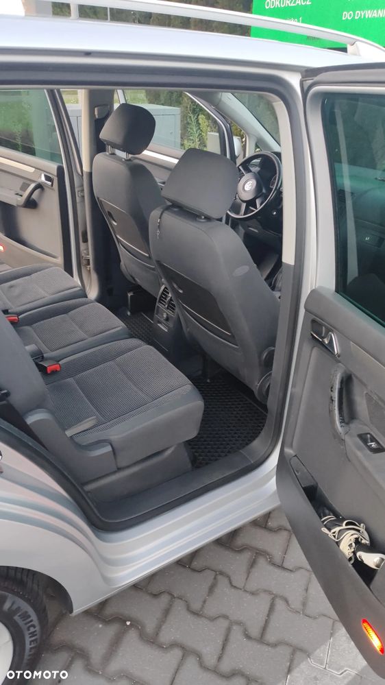 Volkswagen Touran - 16
