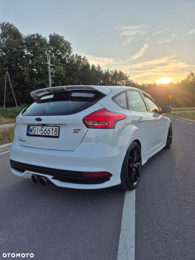 Ford Focus 2.0 EcoBoost ST - 11