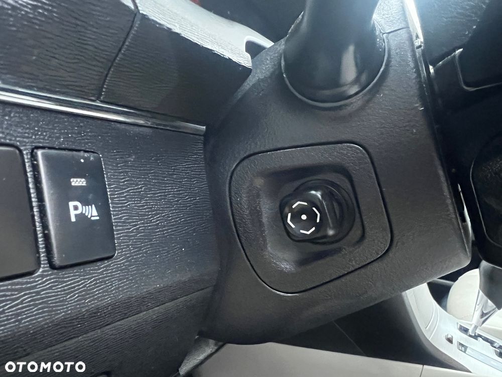 Toyota Avensis 1.8 Premium MS - 17