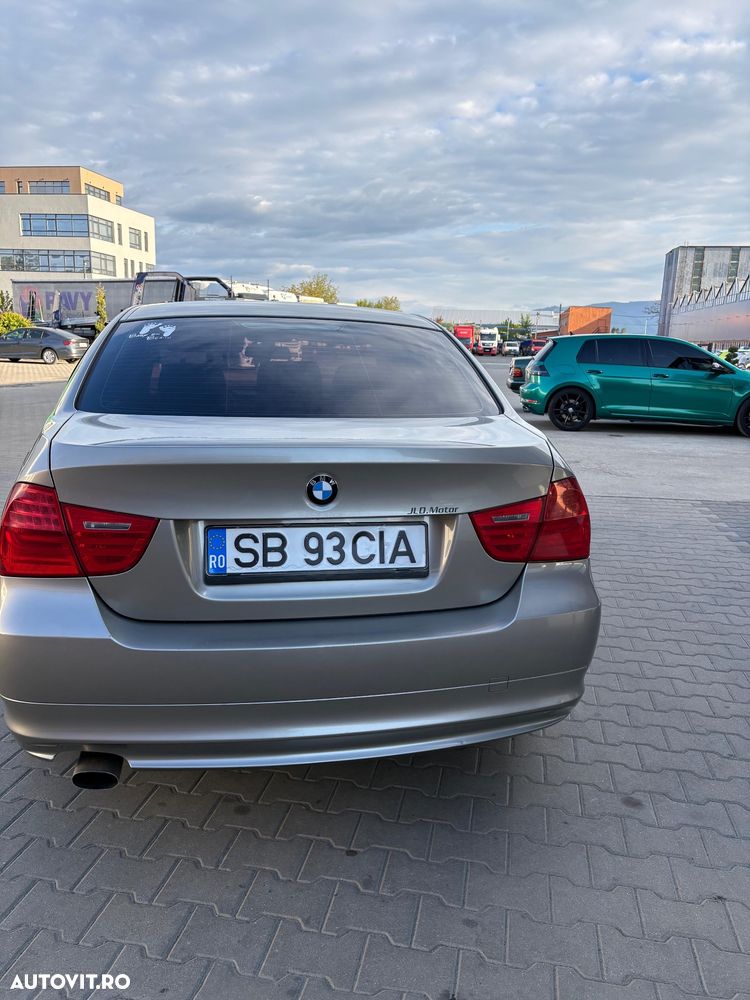 BMW Seria 3 320d - 4