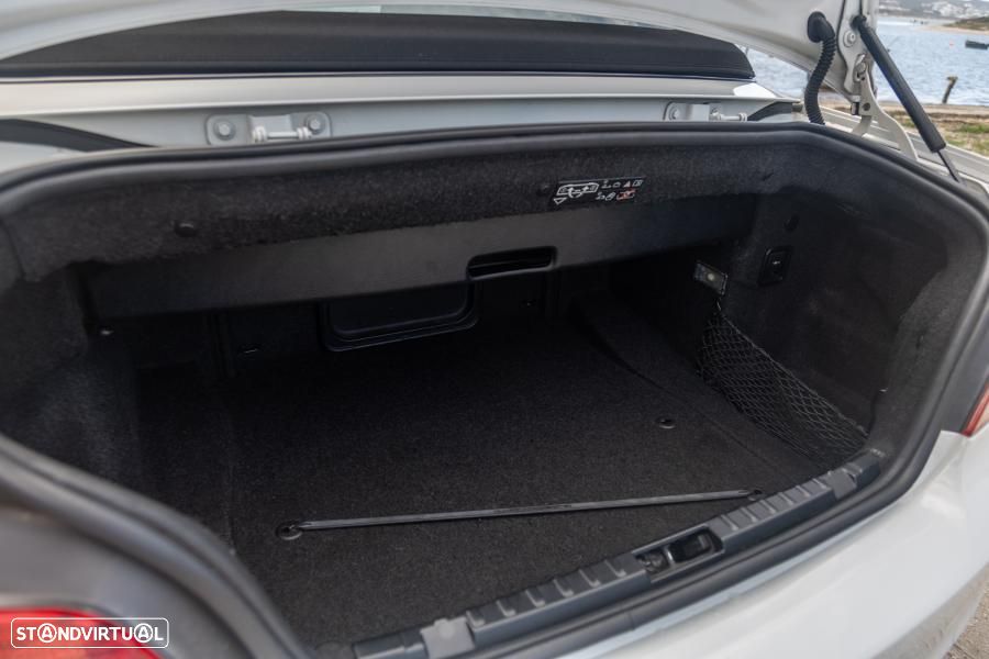 BMW 120 d Cabrio Limited Edition Lifestyle c/ M Sport Pack - 35