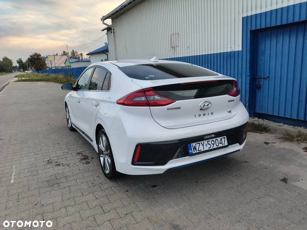 Hyundai IONIQ - 10