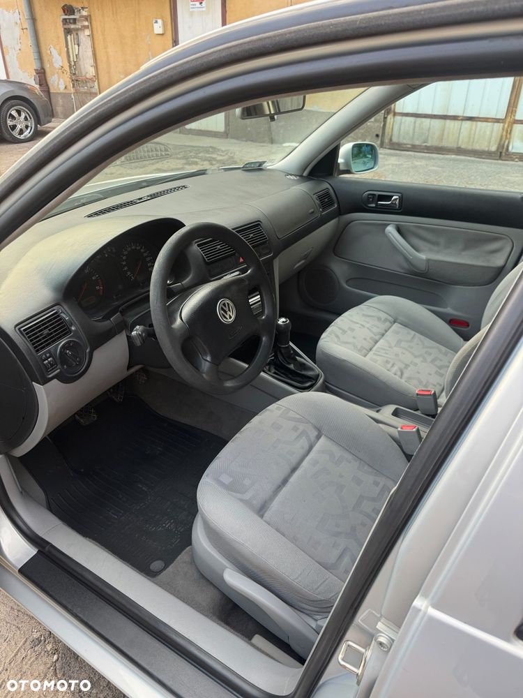 Volkswagen Golf - 6