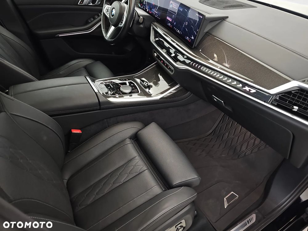 BMW X7 - 28