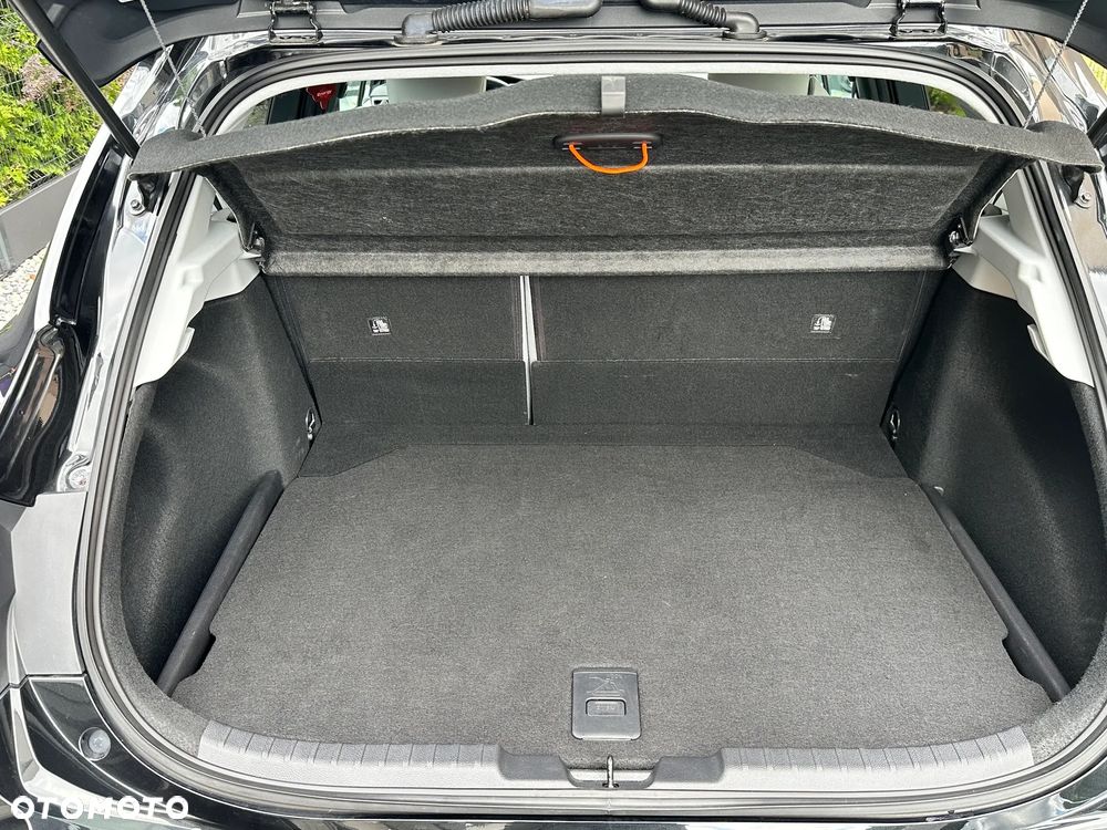 Toyota Corolla 2.0 Hybrid Executive - 12