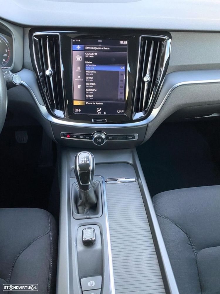 Volvo V60 2.0 D3 Momentum - 25