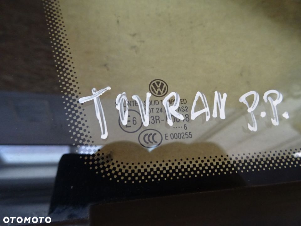 SZYBA KAROSERYJNA PRAWY PRZÓD VW TOURAN NR48 - 2