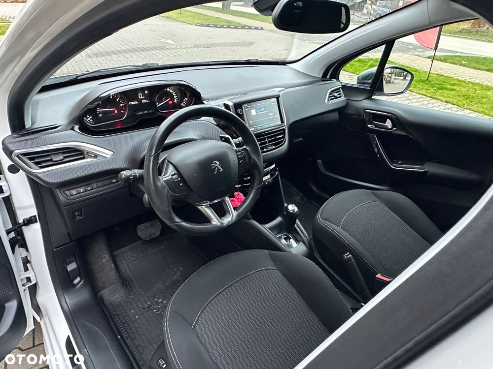 Peugeot 208 - 5
