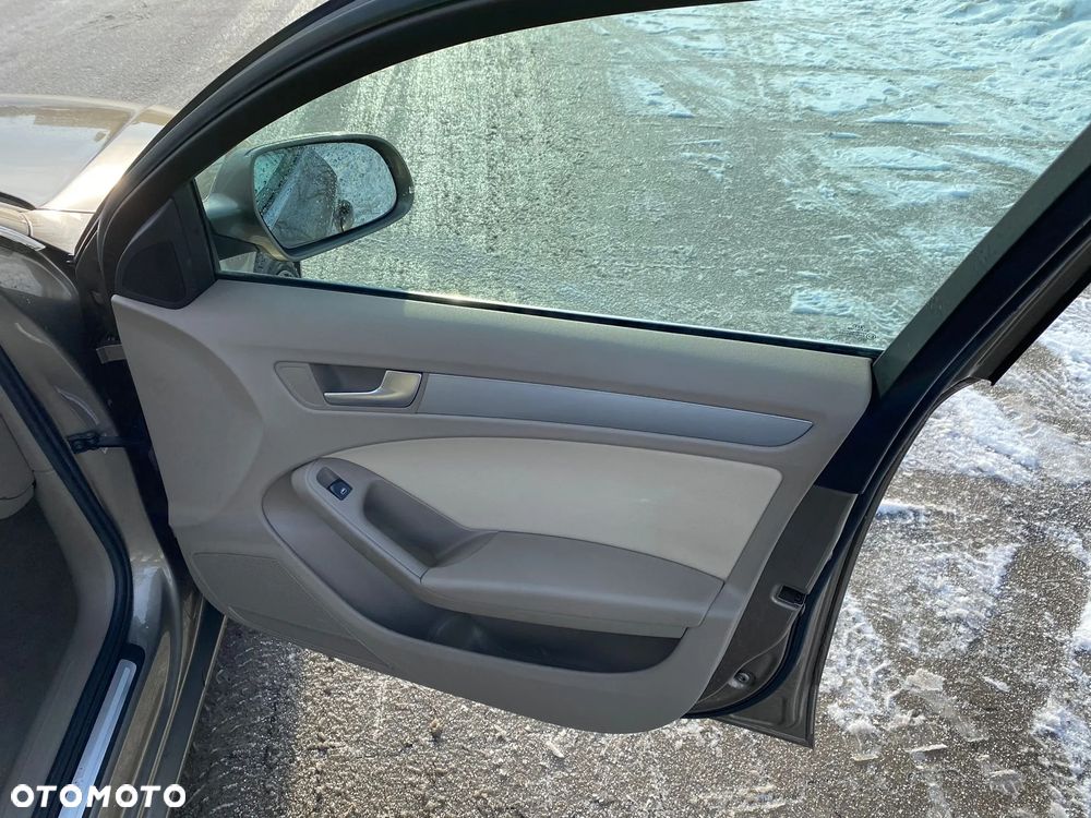 Audi A4 Avant 2.0 TDI DPF Ambition - 23