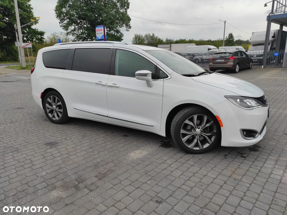 Chrysler Pacifica - 10