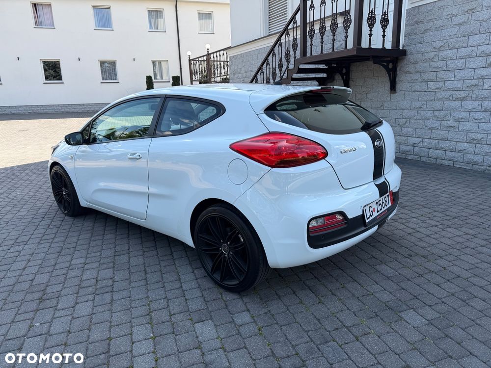 Kia Ceed 1.6 GDI Dream Team Edition - 15