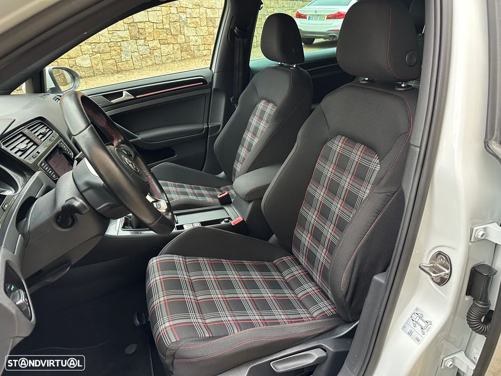 VW Golf 2.0 TSi GTi - 10
