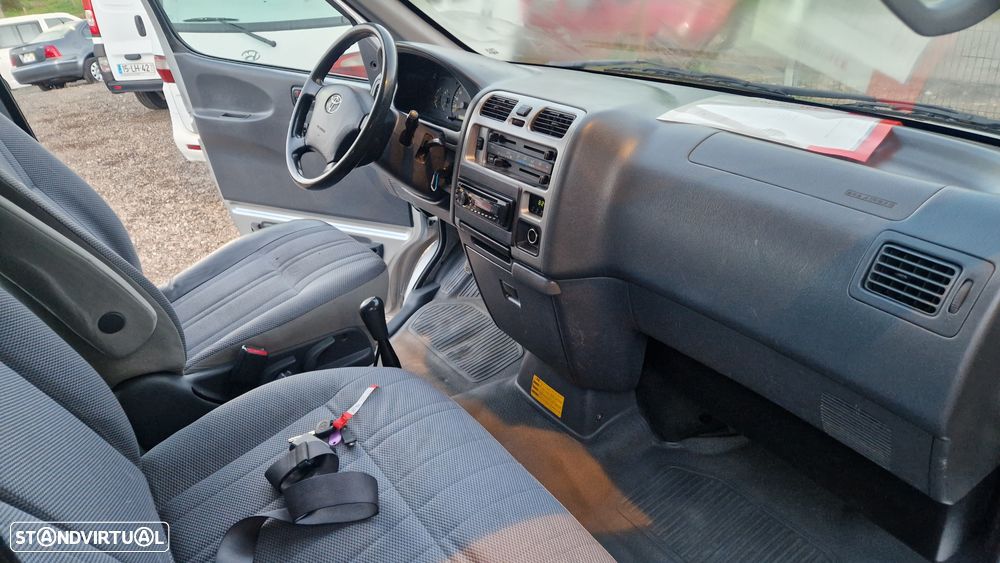 Toyota HiAce 2.5 D-4D C. Service 2.6T - 12